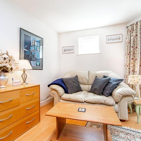 Pass The Keys Delightful Apartment Close To River In Se16 London Exterior photo